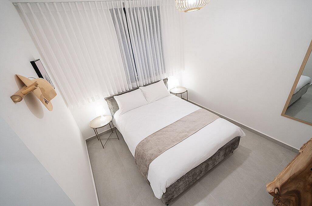 אלה סאן - וילה שקמה - חדר שינה עם מראת גוף